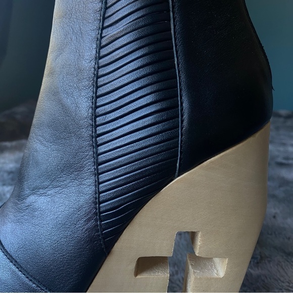 Grey City Slash Wood Cutout Wedges